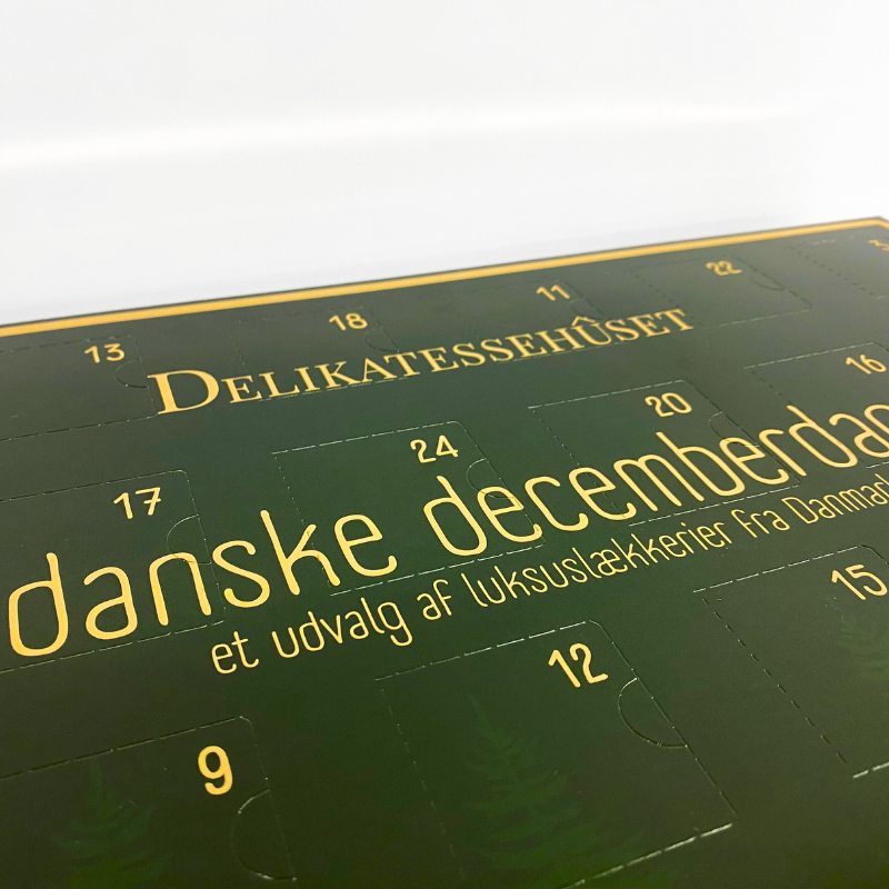 Håndplukket julekalender med dansk slik og specialiteter i små flowpacks til nedtællingen til jul.