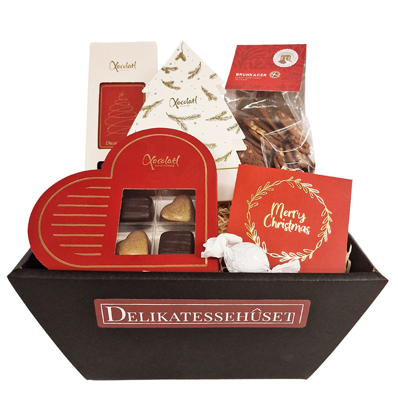 Gavekurv med juleslik og søde sager