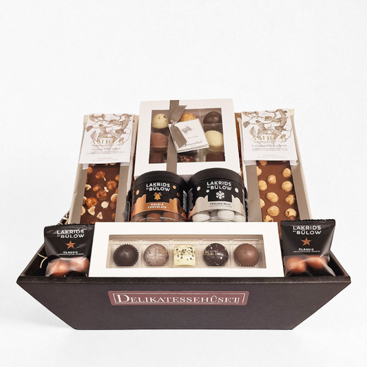 Julekurv med lækkerier i form af lakrids og chokolade