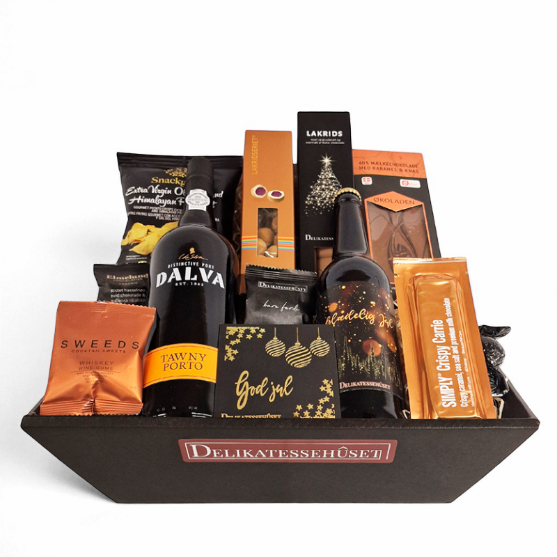 Smuk julekurv fra Delikatessehuset med portvin, juleøl, chips og chokolade