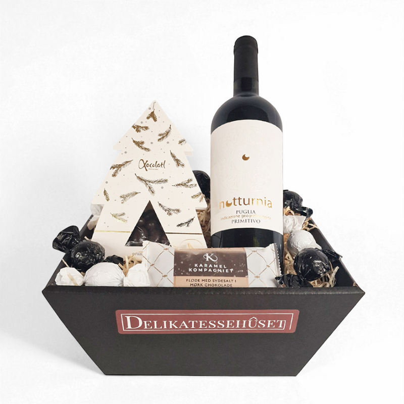 Julekurv med rødvin, chokoladedragerede mandler og en karamelbar