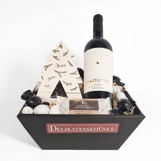 Julekurv med rødvin, chokoladedragerede mandler og en karamelbar