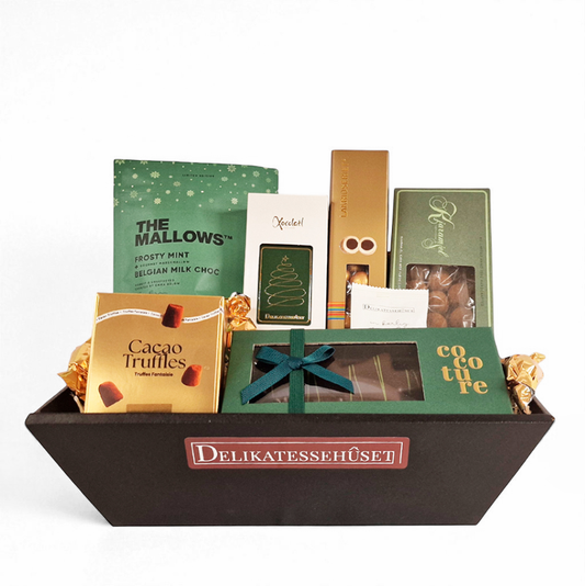 Jule-gavekurv med forskellige søde lækkerier