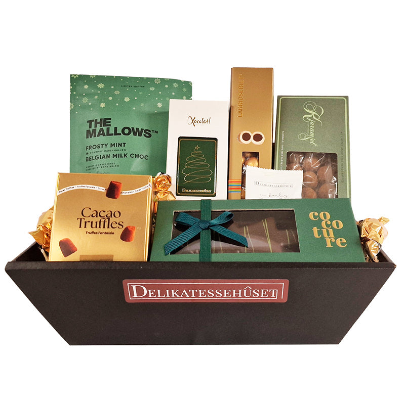 Jule-gavekurv med forskellige søde lækkerier