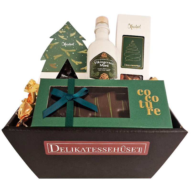 Julekurv med mjød, marcipanjuletræ og mandler