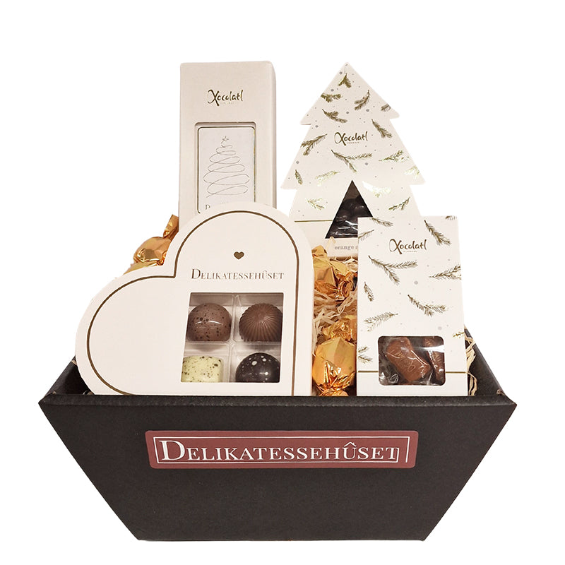 Julekurv med forskellige chokoladeprodukter fra Xocolatl. Send en gavekurv til jul.