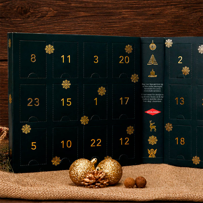 Julekalender i bogformat med dessertchokolader og lakridsdragéer