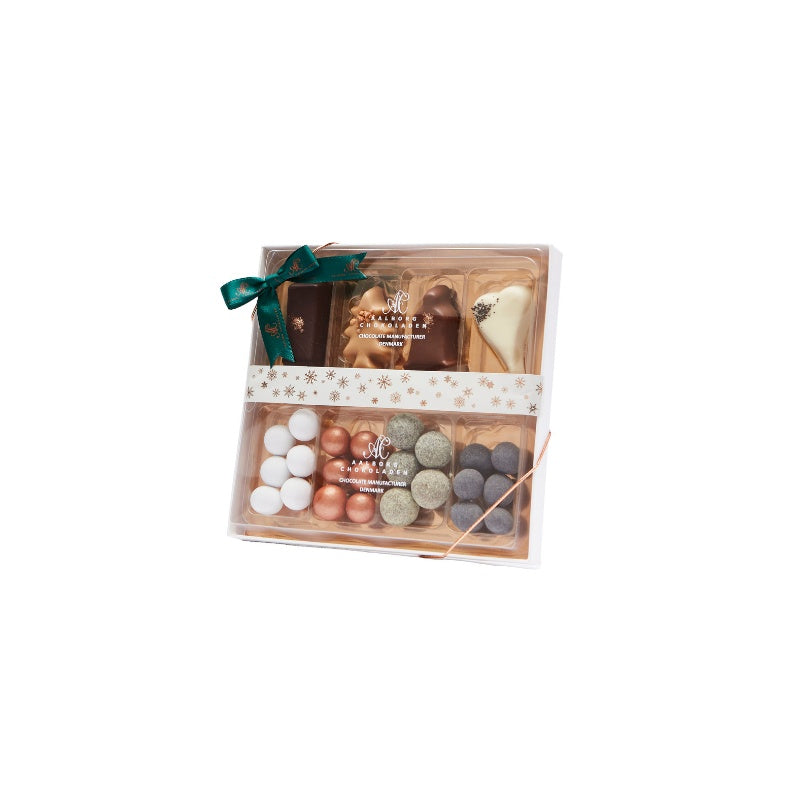 Den store grønne juleæske med dragéer og figurer fra Aalborg Chokoladen