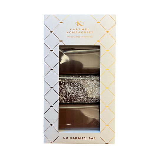 Elegant gaveæske med tre forskellige karamelbarer fra Karamel Kompagniet til gavekurve.