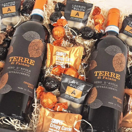 Gavekurv - med to flasker italiensk rødvin og luksus chokolade