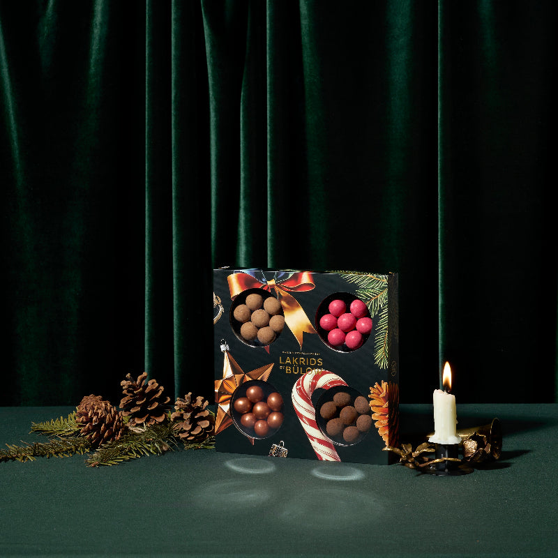 Lille julegaveæske fra lakrids by bulow med 4 lækre smagsvarianter