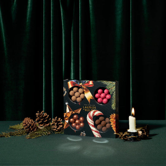 Lille julegaveæske fra lakrids by bulow med 4 lækre smagsvarianter